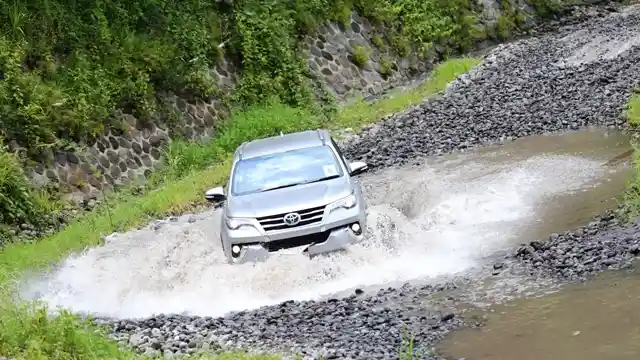 Foto - FIRST DRIVE : Uji Ketangguhan Toyota All New Fortuner Di Gunung Merapi