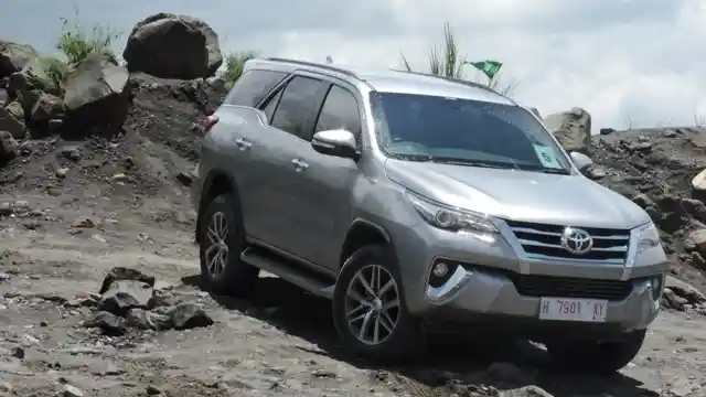 Foto - Kisah Duel Fortuner dan Pajero Sport (Bagian 2)