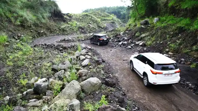 Foto - FIRST DRIVE : Uji Ketangguhan Toyota All New Fortuner Di Gunung Merapi