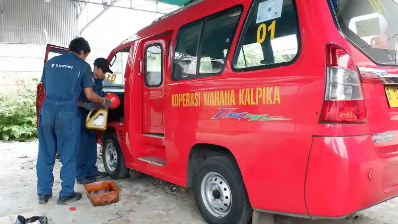 Foto - Suzuki Servis Ratusan Angkot Secara Gratis