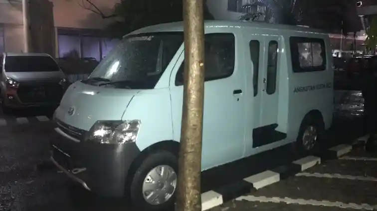 Foto - Daihatsu Xenia Akan Jadi Angkot Juga?