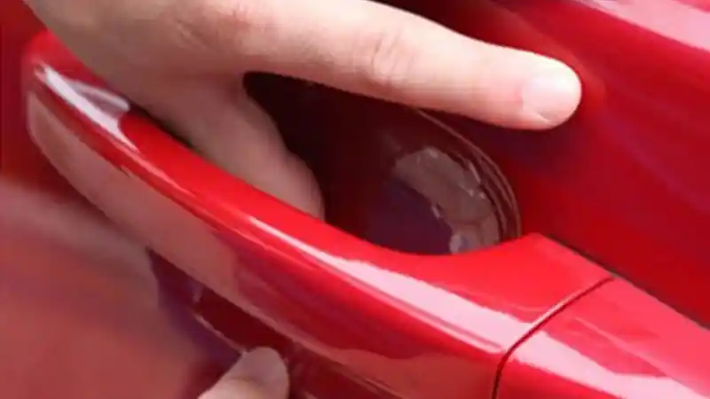 Foto - Simsalabim…Goresan Halus Hilang Dengan Lotion Anti Nyamuk