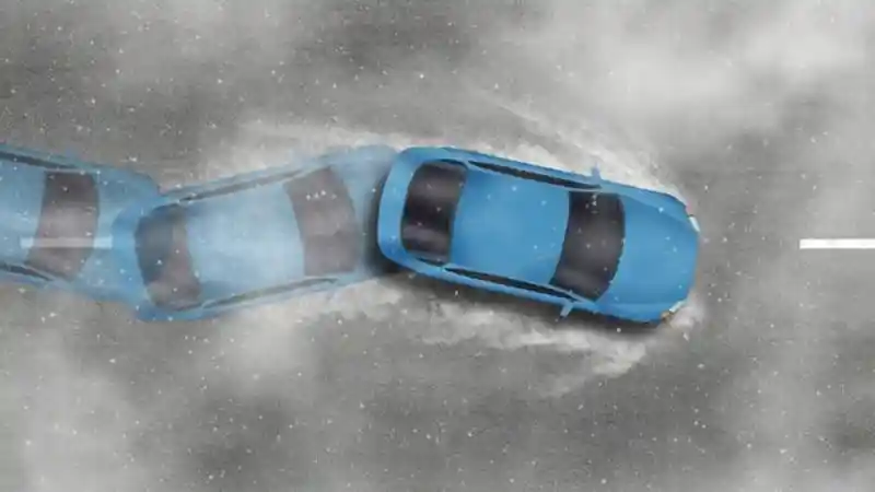 Tips - Bahaya Aquaplaning Saat Hujan dan Cara Mengatasinya