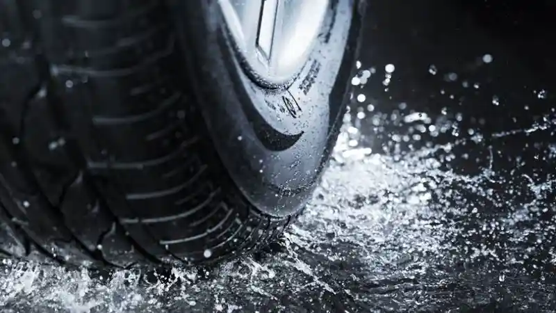 Foto - Hal yang Harus Diperhatikan Pada Ban Saat Masuk Musim Hujan