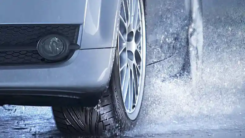 Tips - 5 Hal Yang Perlu Diperhatikan Ketika Mengemudi Dalam Kondisi Hujan Lebat