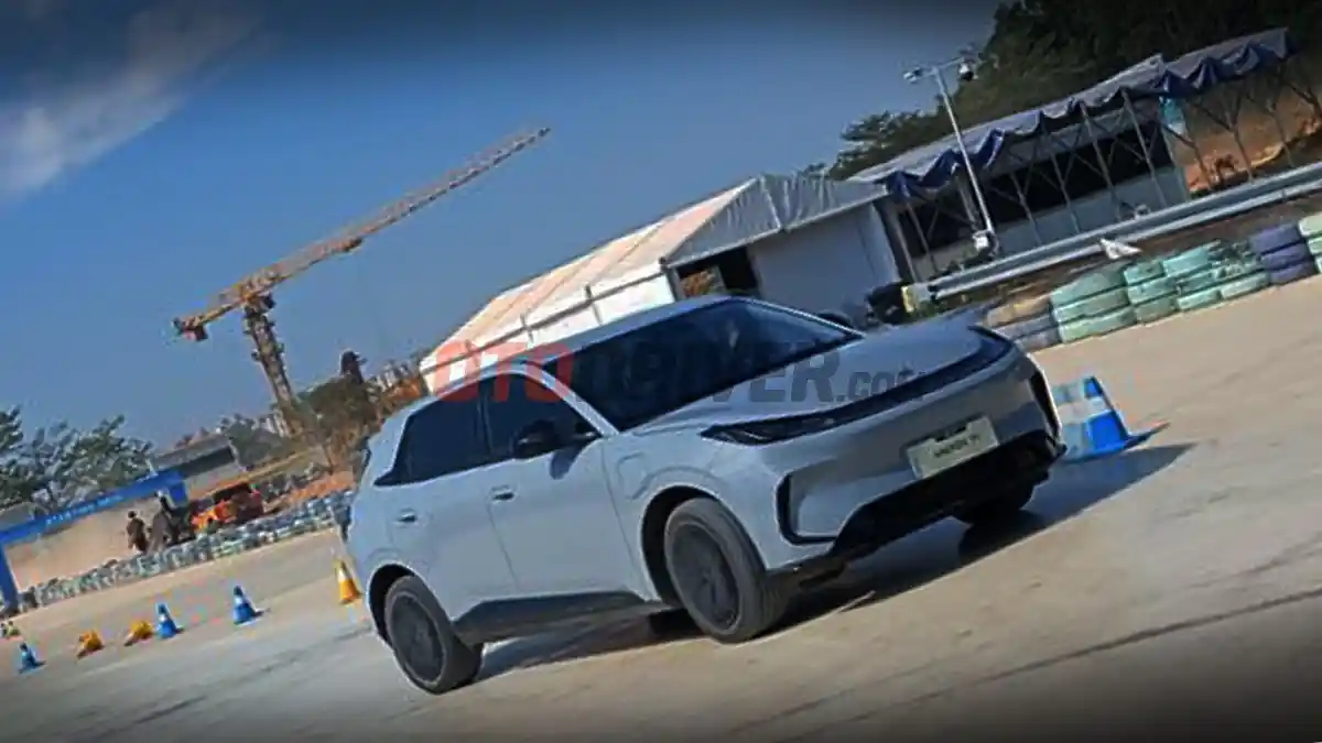 Foto - Mencoba BAIC Arcfox T1, Mobil EV Rp 200 Jutaan Yang Ke Indonesia Tahun Depan