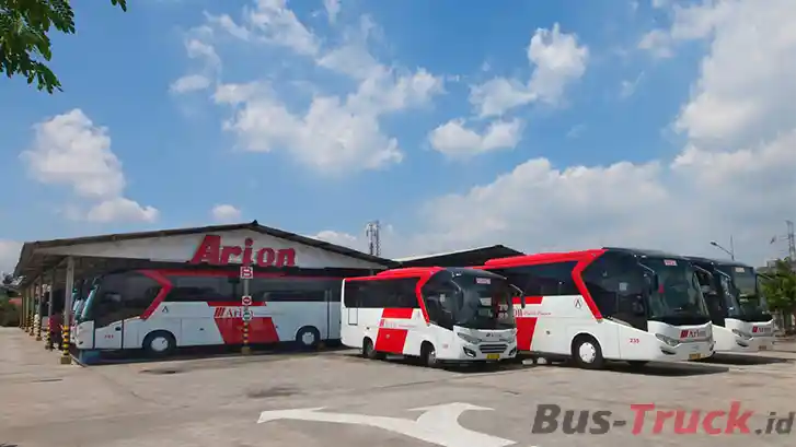 Bus - PO Arion Resmi Memesan Bus Legacy Sky SR-2 dari Karoseri Laksana