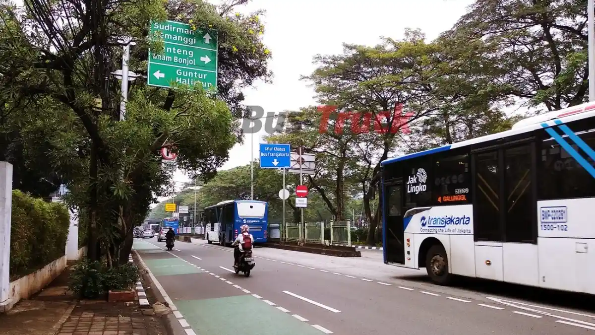Foto - Transjakarta Manfaatkan Teknologi AI Untuk Atur Ketepatan Jadwal Perjalanan Bus