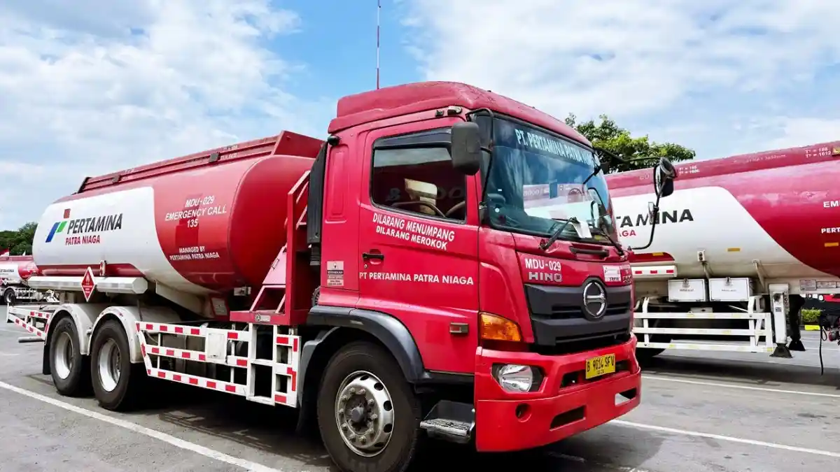 Truk - Hino-Pertamina Sepakat Program Perawatan Ribuan Truk Tangki