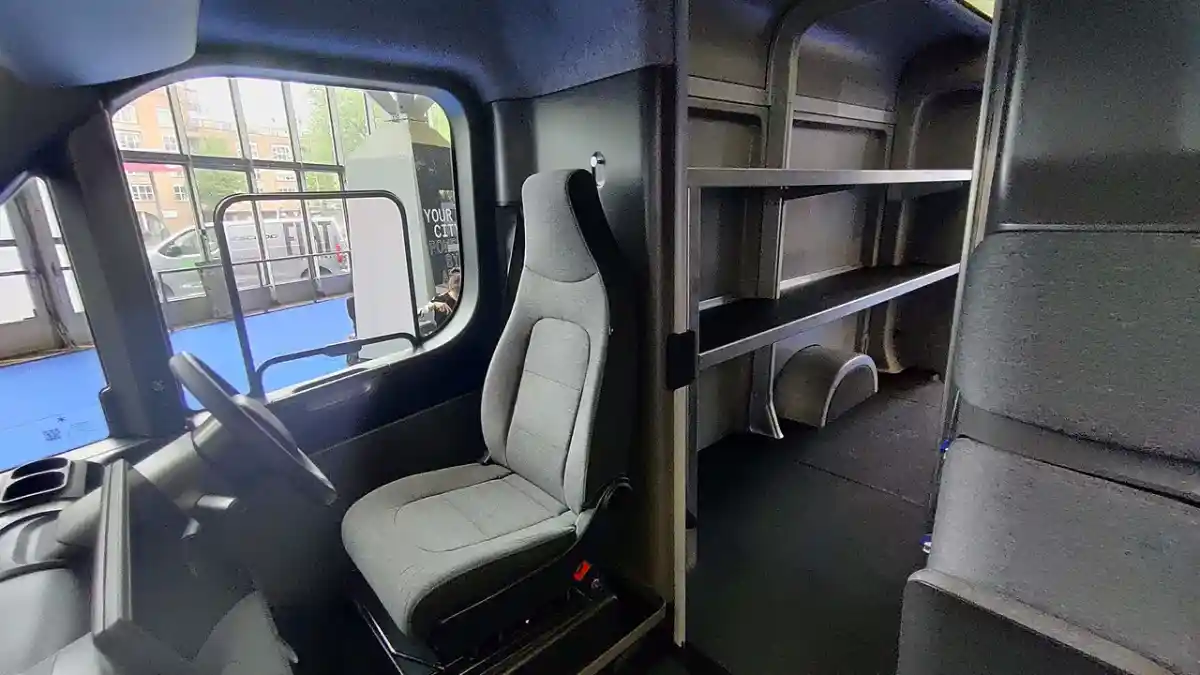 Foto - Arrival, Calon Raja Mobil Van Masa Depan