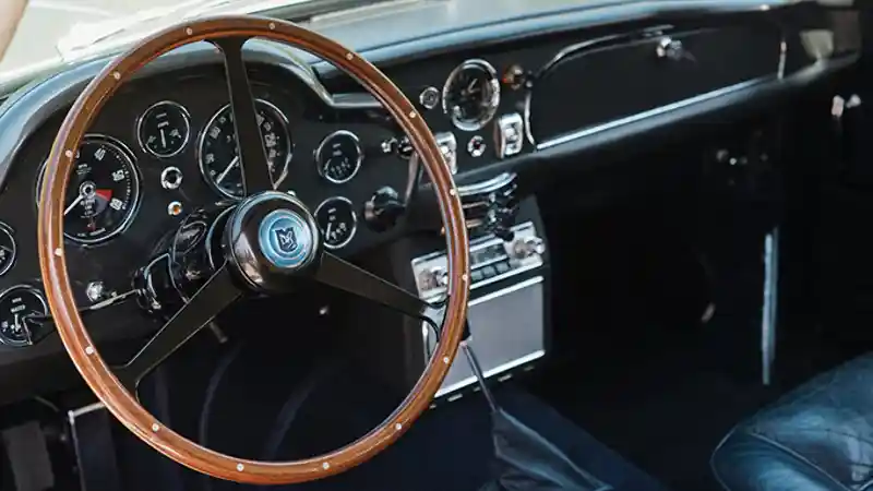 Foto - Aston Martin 1965 ini Dijual Seharga RP 14 Miliar!