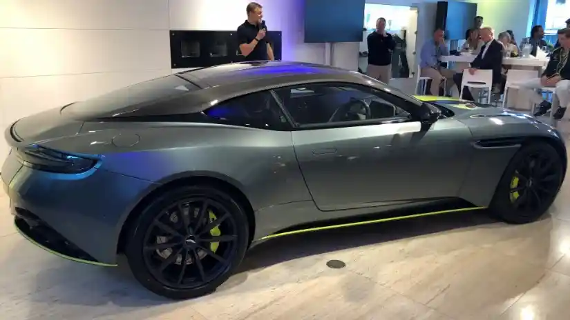 Foto - LIPUTAN EKSLUSIF: Aston Martin DB11 Meluncur, Bakal Masuk Indonesia