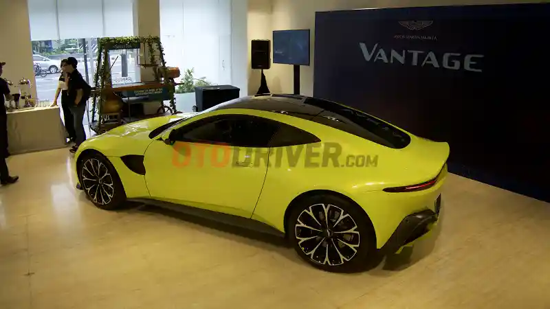 Foto - Aston Martin New Vantage Dapati Seabrek Ubahan (20 Foto)