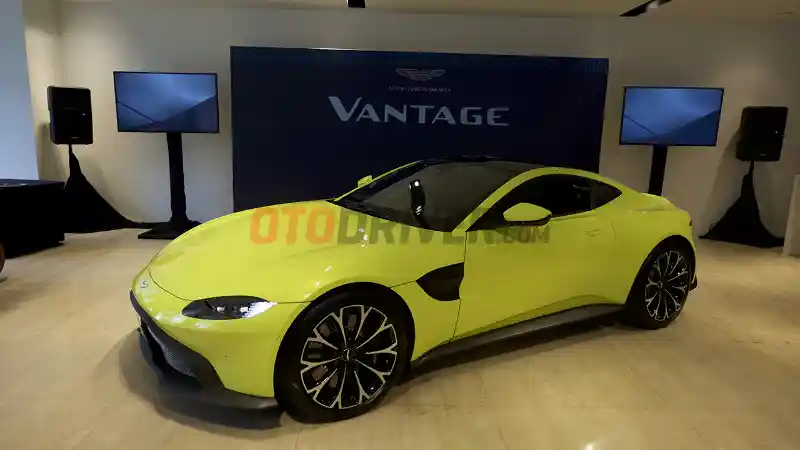 Foto - Intip Koleksi Mobil Super Kencang Max Verstappen Juara F1 