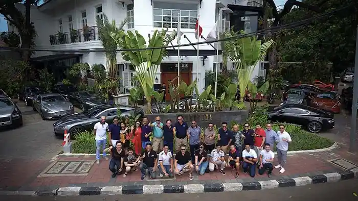 Foto - Aston Martin Owners Club Indonesia Sarapan di Suasana Kemerdekaan