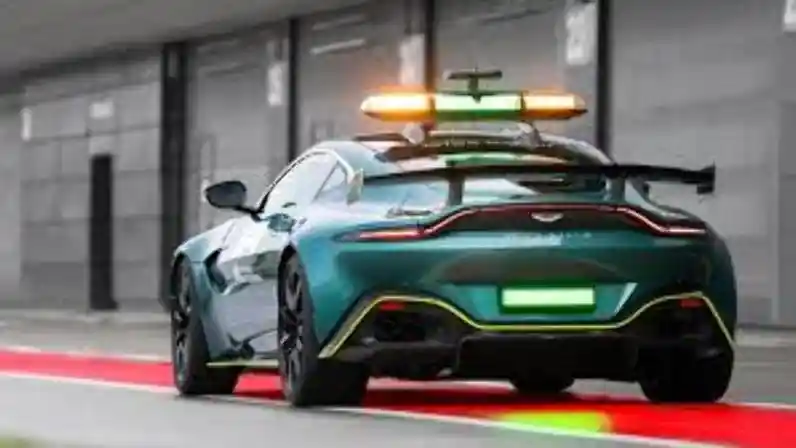 Foto - Intip Spesifikasi Dua Unit Aston Martin Yang Bertugas Mengawal Formula 1 2021