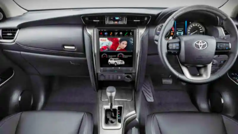Foto - Headunit Ini Bikin Pajero Sport Dan Fortuner Anda Menjadi Terlihat Ala Tesla
