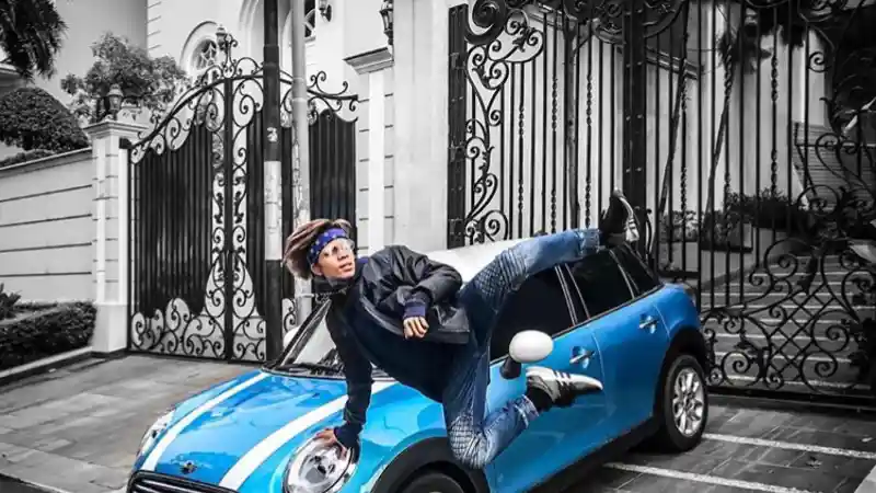 Foto - Inilah Koleksi Mobil Mewah YouTuber Indonesia Dengan Subscriber Terbanyak