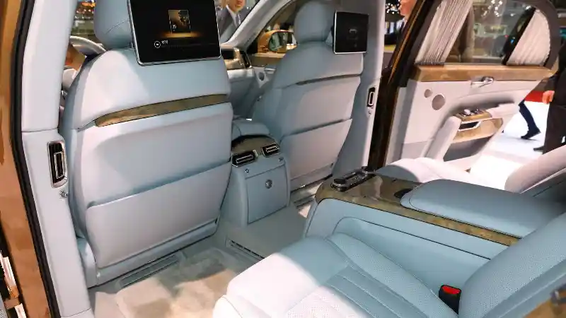 Foto - Aurus Senat, Sedan Super Mewah Besutan Putin Masuk Jalur Produksi