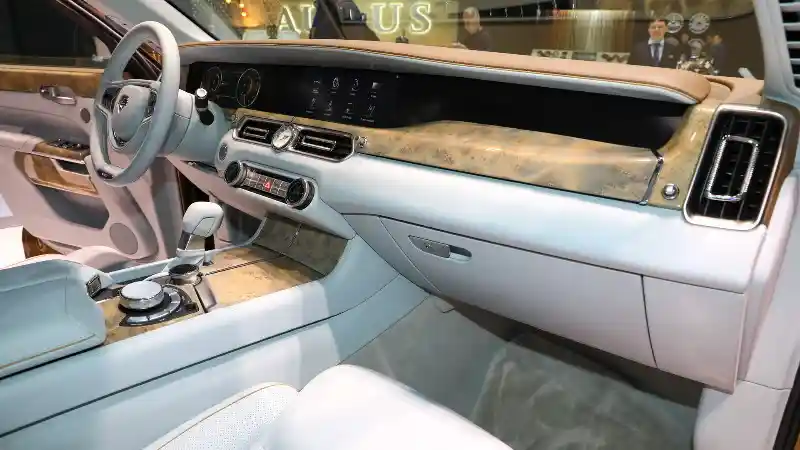 Foto - Aurus Senat, Sedan Super Mewah Besutan Putin Masuk Jalur Produksi