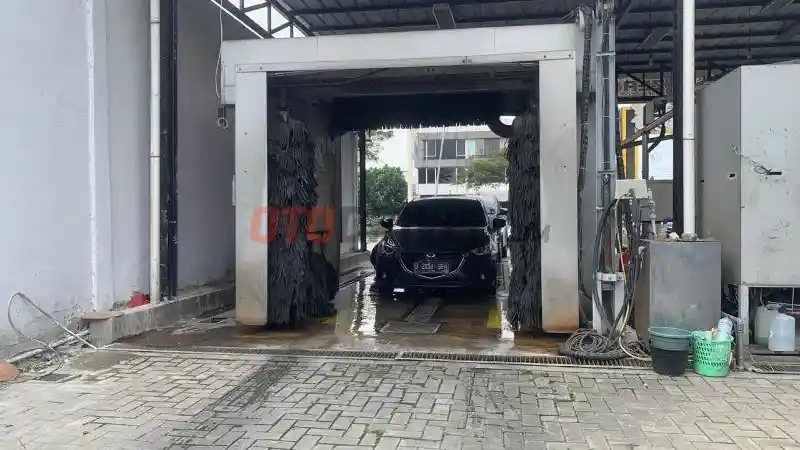 Foto - Cuci Mobil Otomatik Bikin Bodi Mobil Baret?