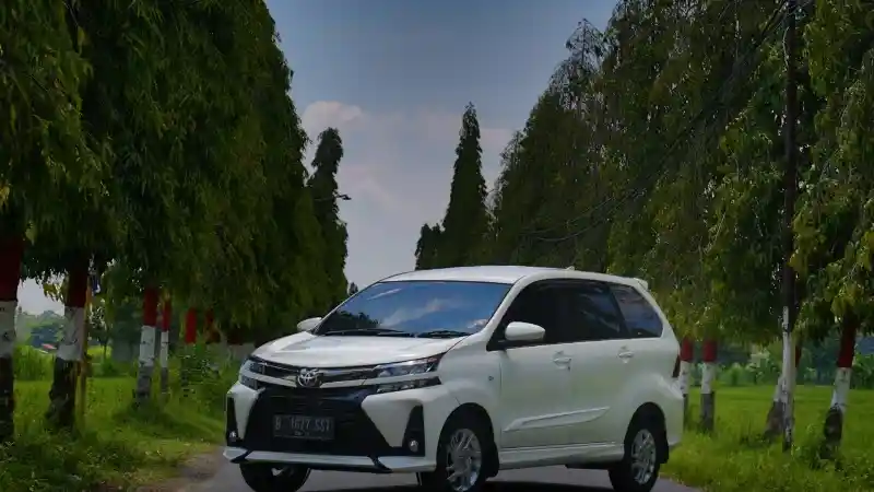 Foto - Membandingkan Biaya Angsuran Ertiga Suzuki Sport dengan Avanza Veloz 