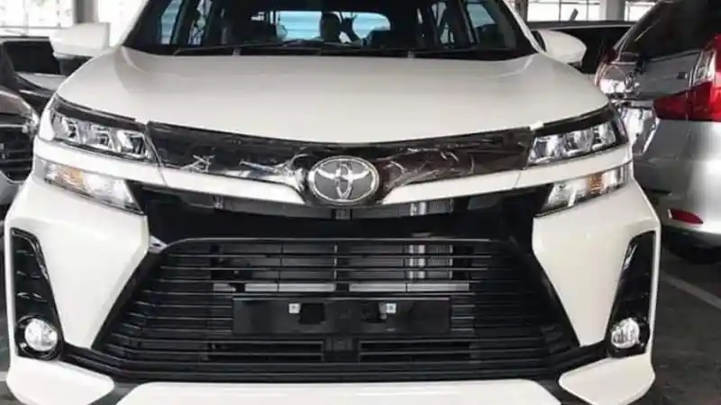 Foto - Komparasi Ertiga Suzuki Sport AT VS Toyota Veloz