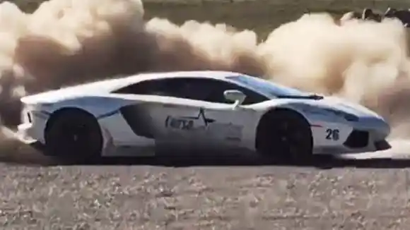 Berita - VIDEO : Walah, Lamborghini Aventador Ini Digeber Di Gravel Ala WRC 