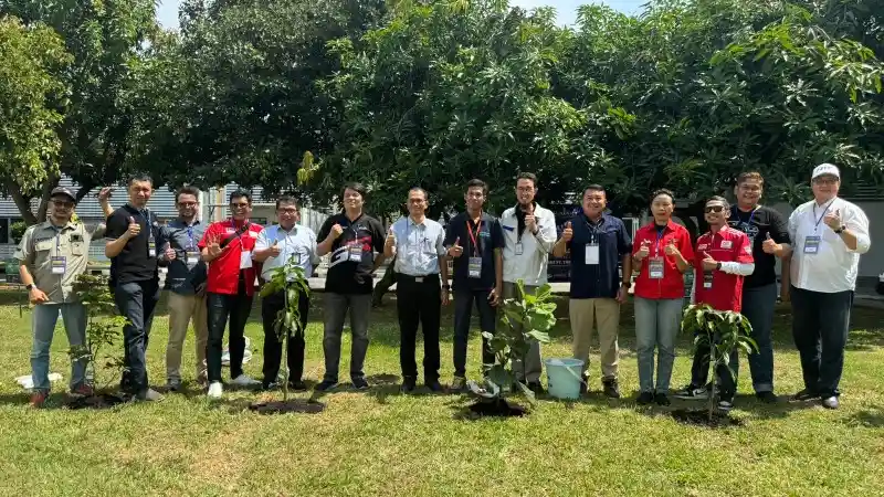 Foto - Anak Club Avanza-Xenia Dan Toyota Carbon Fighter Saksikan Pembuatan Mobil Hybrid di Indonesia