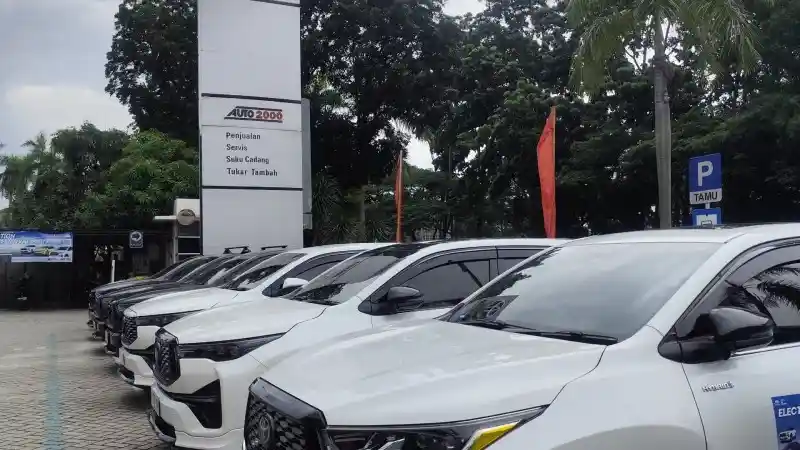 Berita - Komunitas AXIC Gelar Coaching Clinic dan Mencoba Mobil Hybrid Toyota