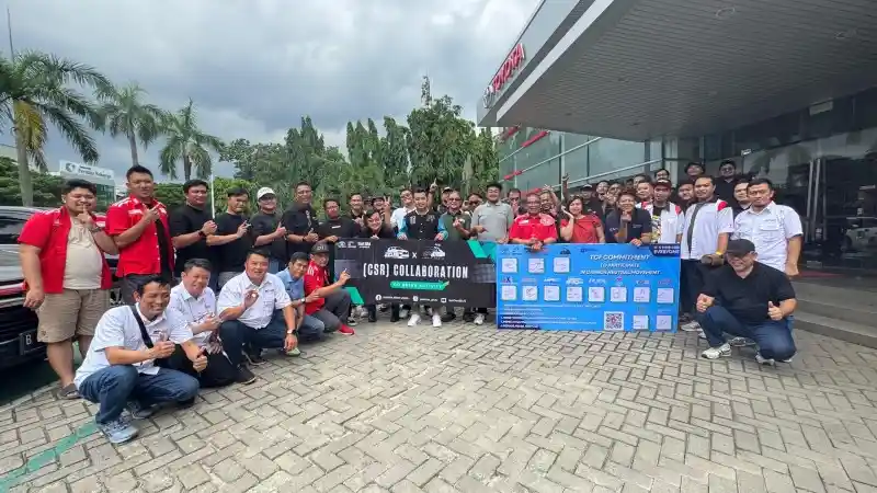 Foto - Komunitas AXIC Gelar Coaching Clinic dan Mencoba Mobil Hybrid Toyota