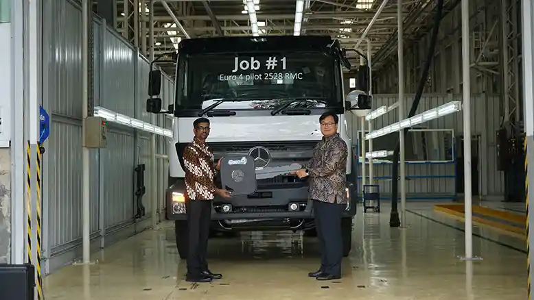 Berita - Mercedes-Benz Axor Berstandar Euro 4 Rakitan Wanaherang Diserahterimakan
