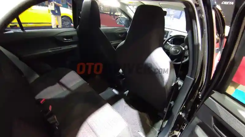 Foto - Ini Perbedaan Daihatsu Ayla Varian X dan R