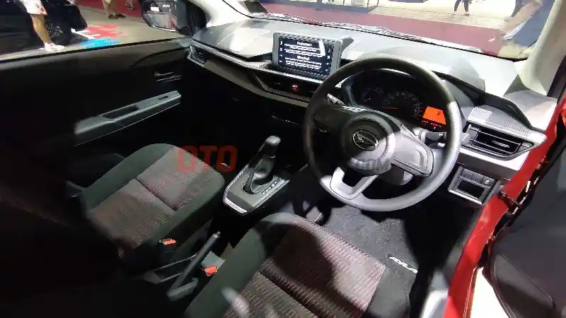 Foto - Ini Perbedaan Daihatsu Ayla Varian X dan R