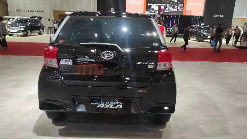 Foto - Ini Perbedaan Daihatsu Ayla Varian X dan R