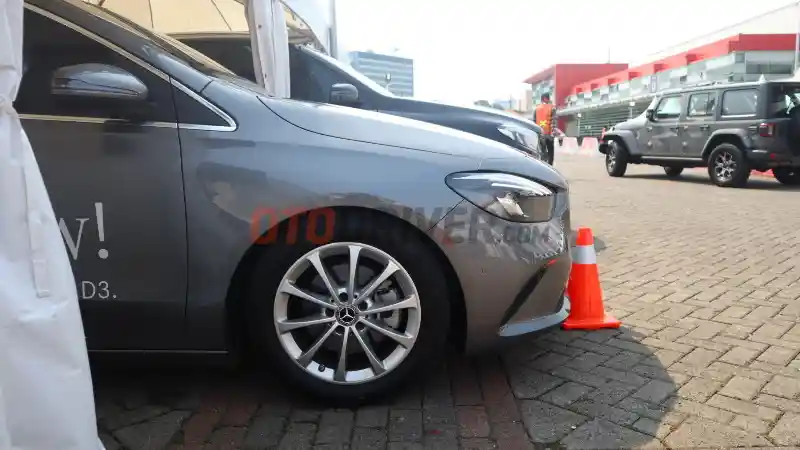 Foto - FIRST DRIVE: Mercedes-Benz B200 Progressive Line 2019