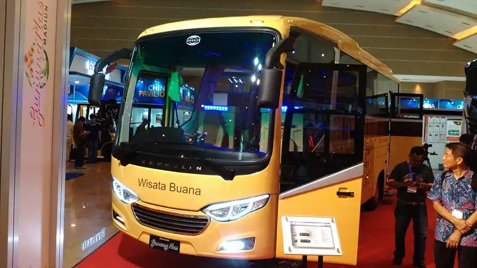 Bus - Zeppelin Next-G facelift, Bus Medium Kelas Premium Produksi Karoseri Gunung Mas