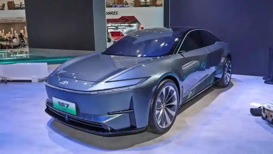Berita - Toyota Pamerkan Sedan Listrik bZ7, Begini Spesifikasinya