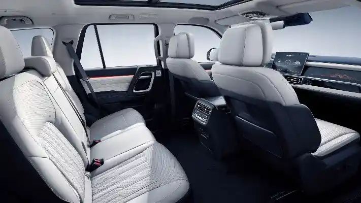 Foto - BAIC Pabrikan Cina Sodorkan SUV Berwajah Jeep Bertubuh Land Cruiser