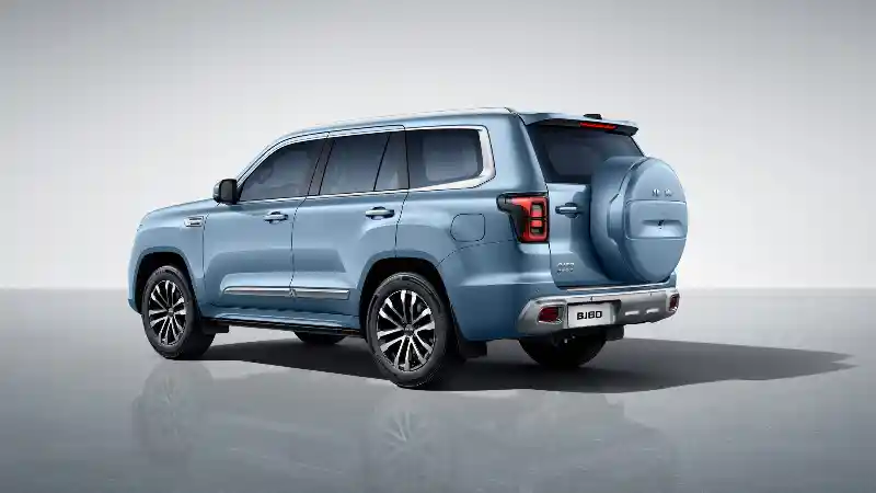 Foto - BAIC Pabrikan Cina Sodorkan SUV Berwajah Jeep Bertubuh Land Cruiser