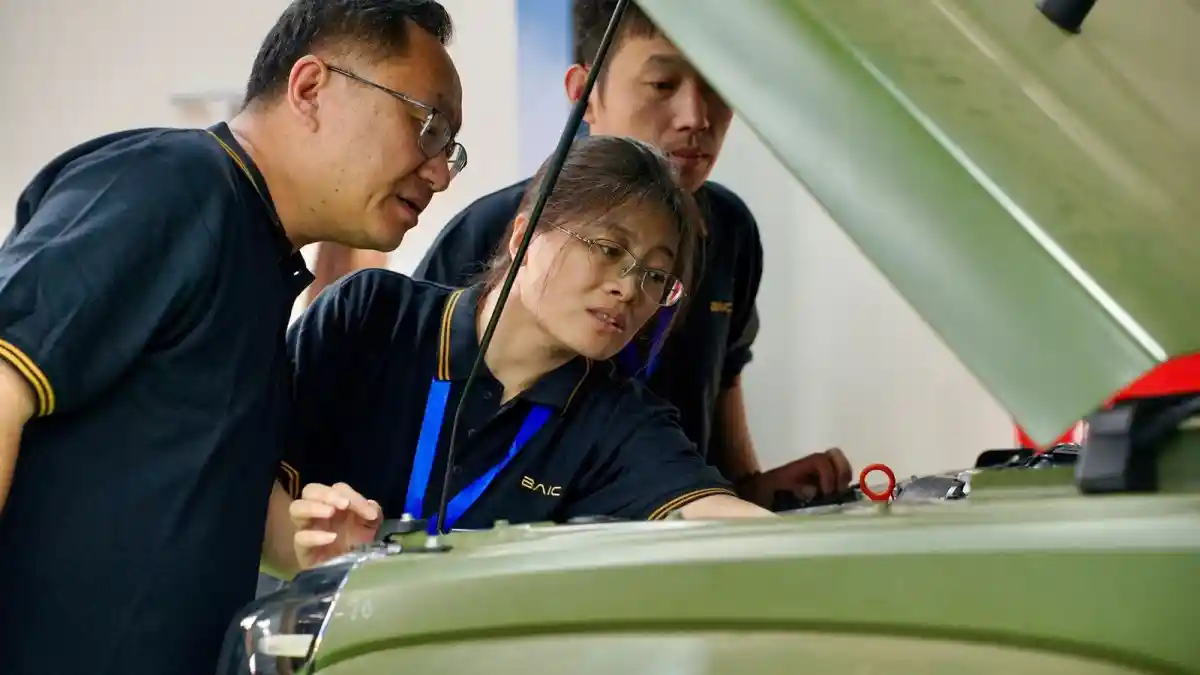 Foto - Tim Ahli Datang Dari China Memastikan BAIC BJ40 Plus Rakitan Indonesia Berkualitas Tinggi