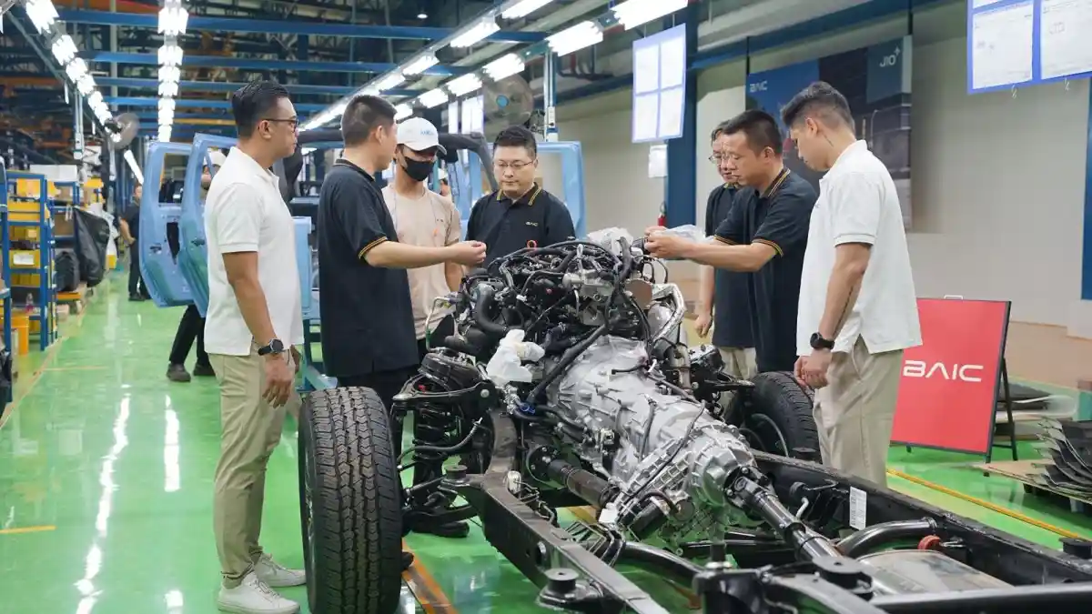 Berita - Tim Ahli Datang Dari China Memastikan BAIC BJ40 Plus Rakitan Indonesia Berkualitas Tinggi