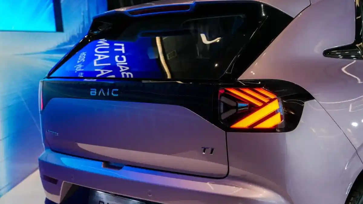 Foto - BAIC Arcfox T1 Diperkenalkan Dengan Harga Rp 300 Jutaan, Lawan BYD Dolphin