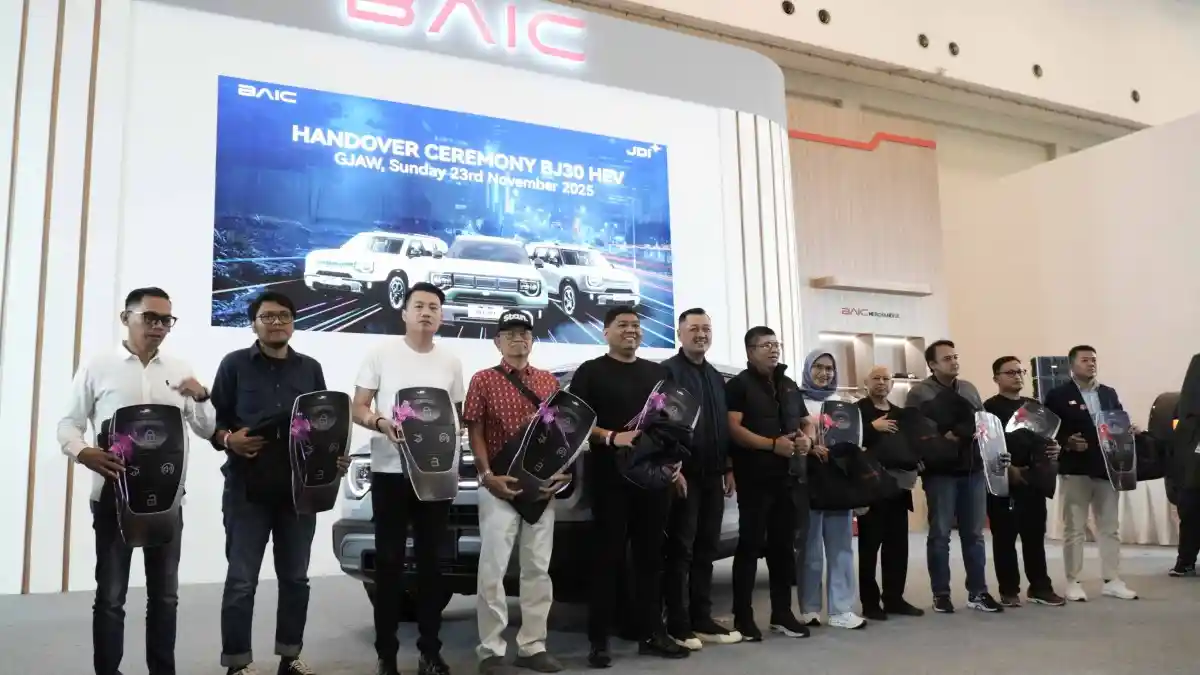 Foto - BAIC BJ30 Hybrid Laris Manis, 100 Unit Pertama Sudah Dikirim Ke Pemilik