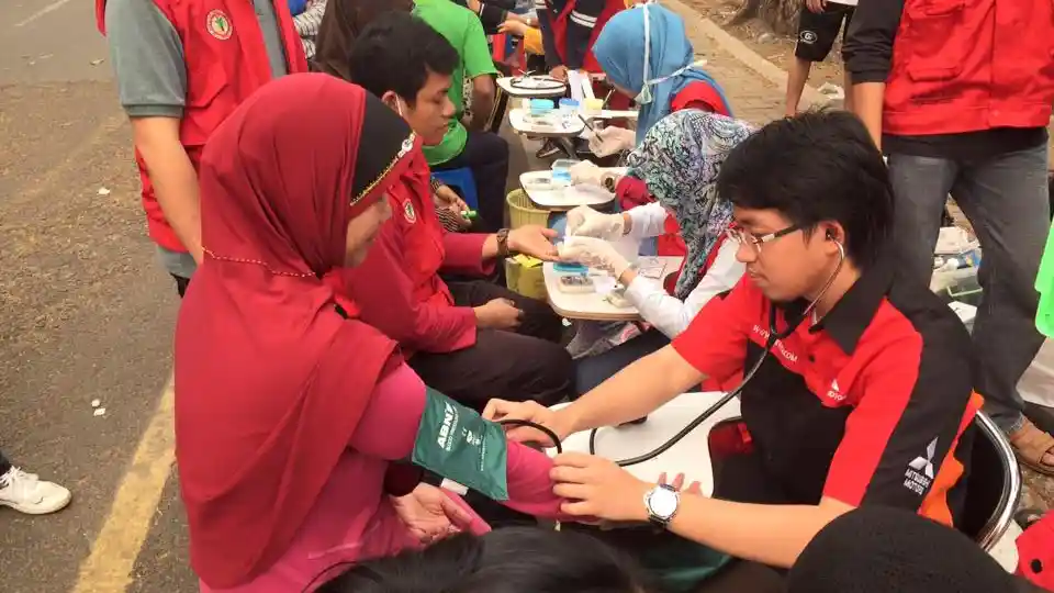 Foto - Komunitas Outlander Sport Bantu Korban Asap