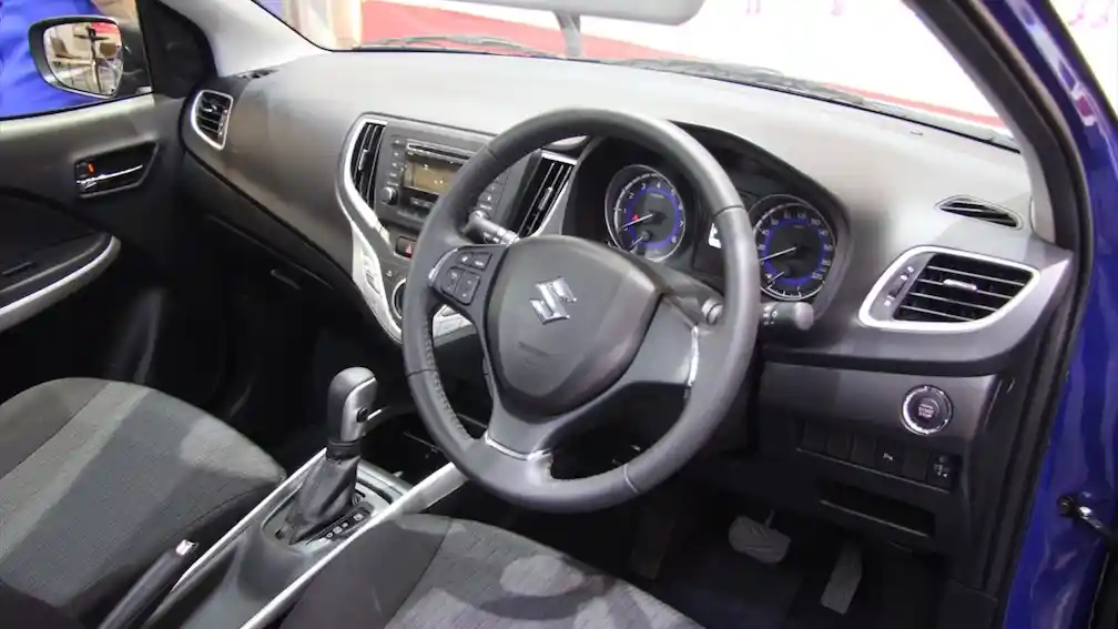 Foto - Komparasi Toyota Yaris VS Suzuki Baleno Hatchback