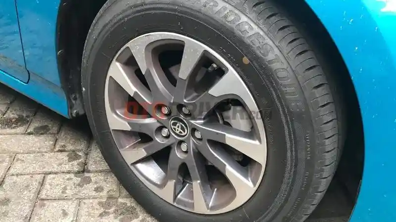 Tips - Banyak Yang Belum Tahu, Ternyata Merotasi Ban Harus Dilakukan Secara Berkala