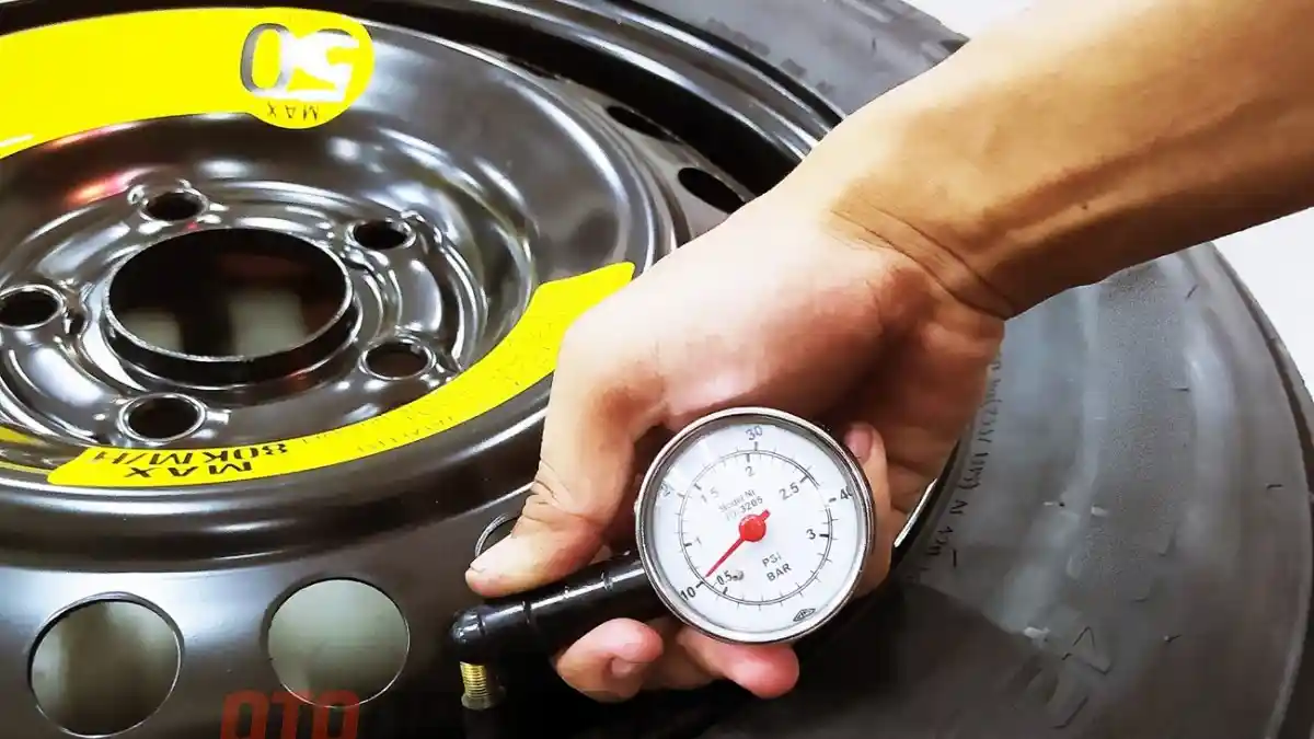 Foto - Awali Perjalanan Mudik Dengan Cek Kondisi Tapak Ban