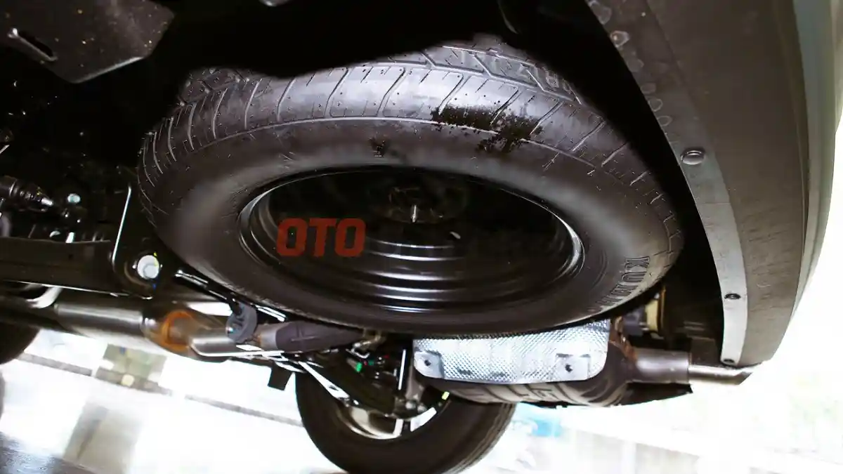 Foto - Perhatikan Selalu Tekanan Ban Agar Perjalanan Selamat