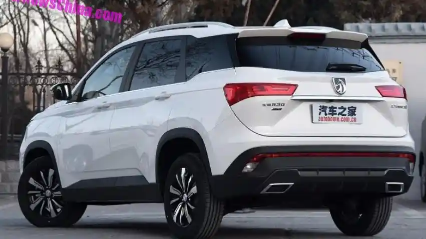 Berita - GALERI: Wuling Baojun 530 2018 (12 Foto)